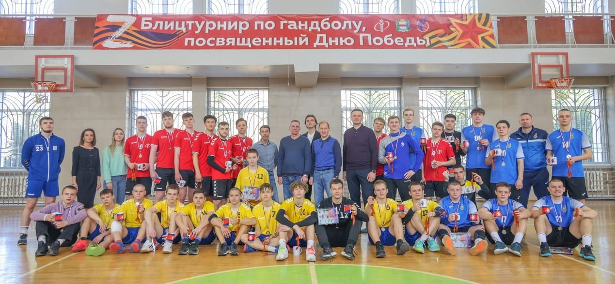 Играй, страна! "Перед школой стоит цель передавать учеников "Скифу"…" Как живёт гандбол в Омске