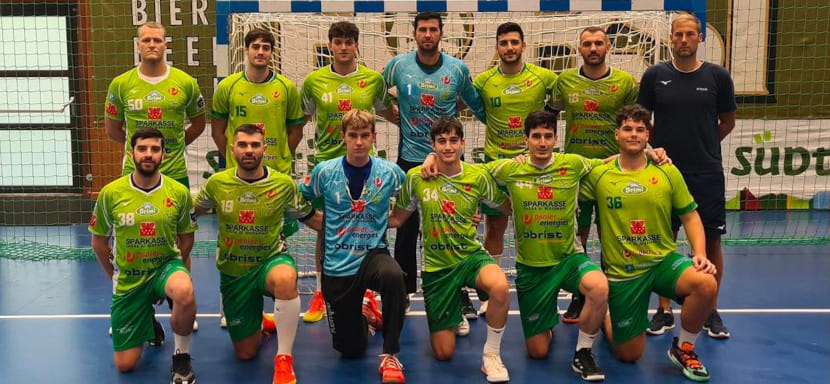 Кубок ЕГФ. "Бриксен" в номинально гостевой встрече разгромил азербайджанский "Азерйол". Ответный матч пройдёт в воскресенье