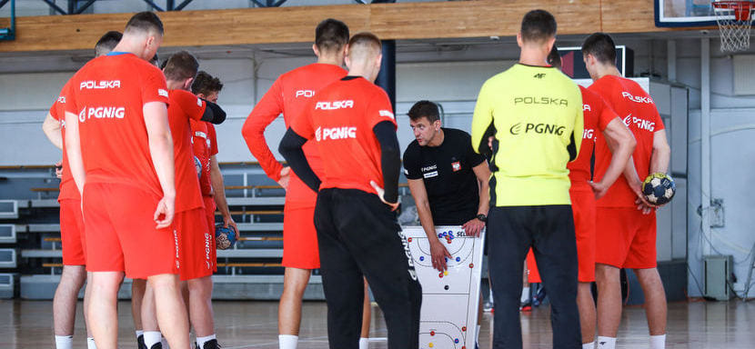 ЧЕ-2022. Рулевой сборной Польши Патрык Ромбел назвал состав на стартовые матчи квалификации. Среди вызванных Павел Пачковски из "Бреста"