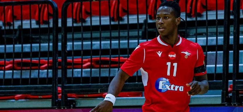 Трансферный слух. 22-летний левый крайний исландского "Валюра" Стивен Валенсия продолжит карьеру в португальской "Бенфике"