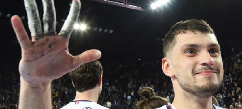 Франция. "ПСЖ" с минимальной разницей уступил "Монпелье" на выезде, потерпев второе поражение в сезоне. "Шамбери" в гостях обыграл "Тулузу"