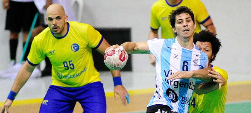 Чемпионат Южной и Центральной Америки. В финале турнира Бразилия обыграла Аргентину и впервые стала чемпионом первенства