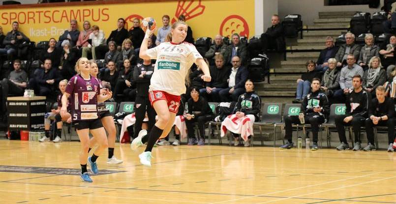 Дания. Лучший бомбардир "Аякса" Анна Грунттвиг продлила контракт с клубом