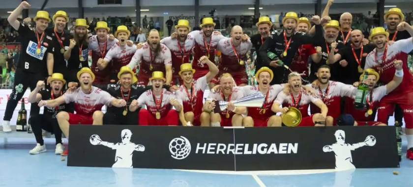 "Ольборг" победил "Скьерн" во втором матче финальной серии чемпионата Дании и выиграл трофей в восьмой раз