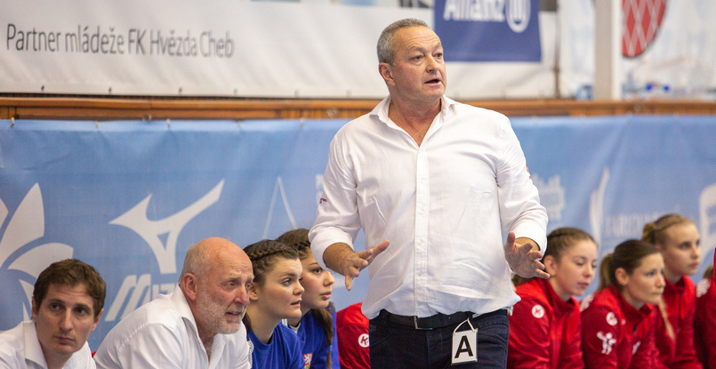 Главный тренер Ян Башны продлил контракт с женской сборной Чехии на четыре года