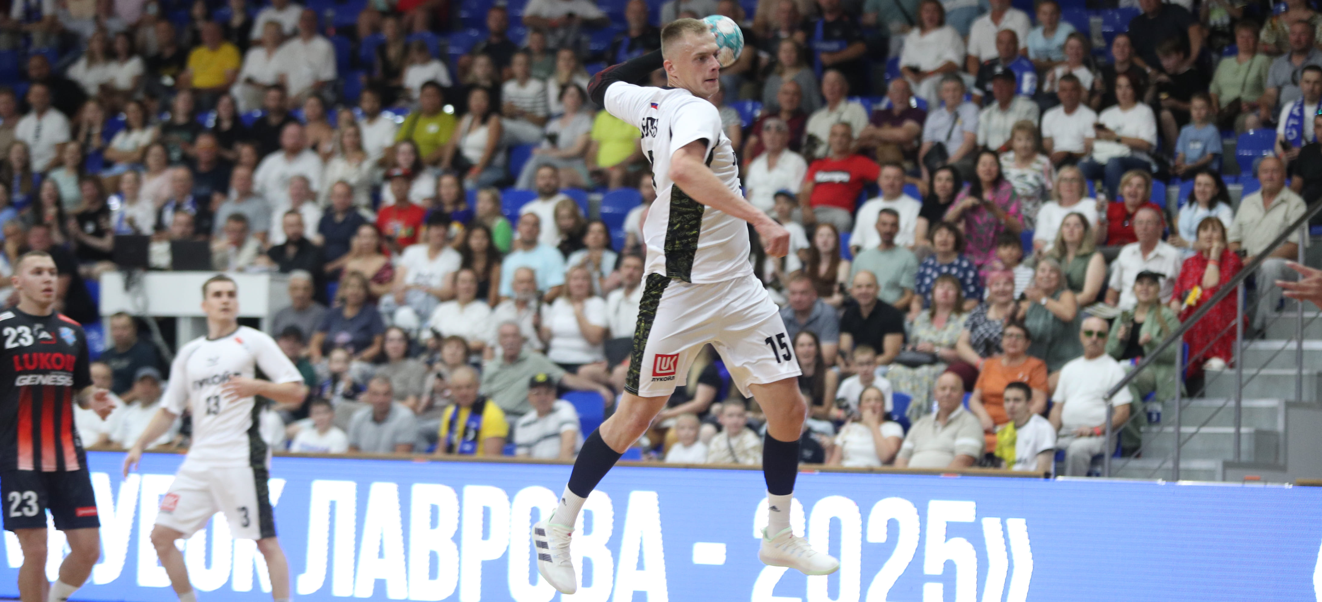 Как дела в качалке, пацаны? Новый "Виктор": крутая "физика", отменные комбинации и показ на "Триколоре"