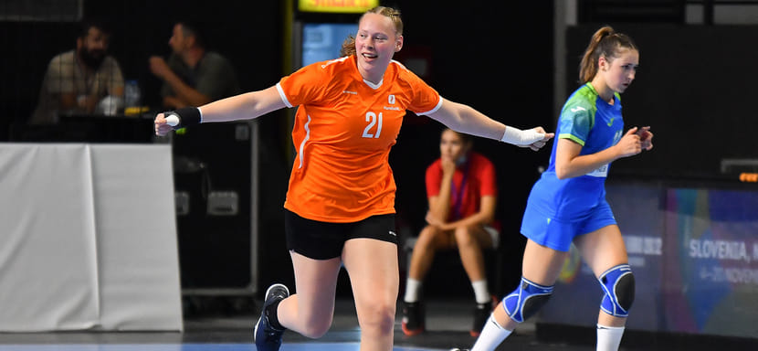 Дания. Линейная нидерландского клуба ВОС Роме Марсалкерверд со следующего сезона будет выступать за "Хорсенс"