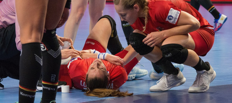 ЧЕ-2018. Ивета Лузумова травмирована в матче сборных Чехии и Германии