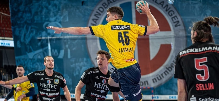 Бундеслига. Полусредний "Райн Лёвен" Халил Яганяц успешно перенёс операцию на плече. Хорват пропустит шесть месяцев