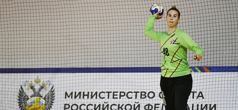 Olimpbet Суперлига. Юлия Долгих: "Семиметровый в Питере отбила благодаря инструкциям тренера вратарей Светланы Андрюшиной"