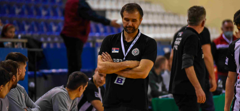 Балканы. Главный тренер "Партизана" Ненад Максич подал в отставку после двух поражений кряду. Вместе с ним команду покинули два игрока