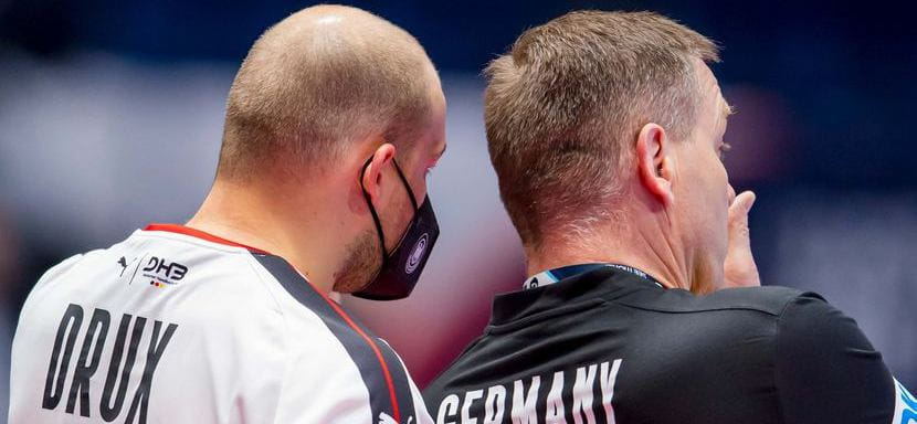 ЧЕ-2022. Курьезный случай с игроком сборной Германии Паулем Друксом — во время атаки на ворота испанцев у него оторвалась подошва (ВИДЕО)