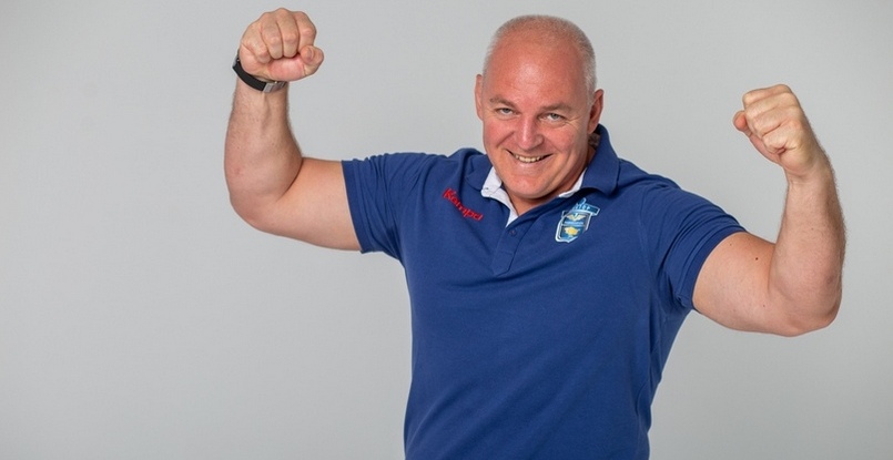 Суперлига. Доктор "Виктора" Артур Асатуров: "Как болельщик я за продолжение чемпионата. Но как врач — я против"