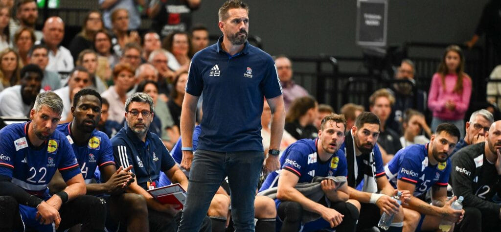 Глава Французской федерации гандбола Филипп Бана объявил, что Гийом Жиль продолжит работу после Олимпийских игр, а Оливье Крюмбольц уйдёт