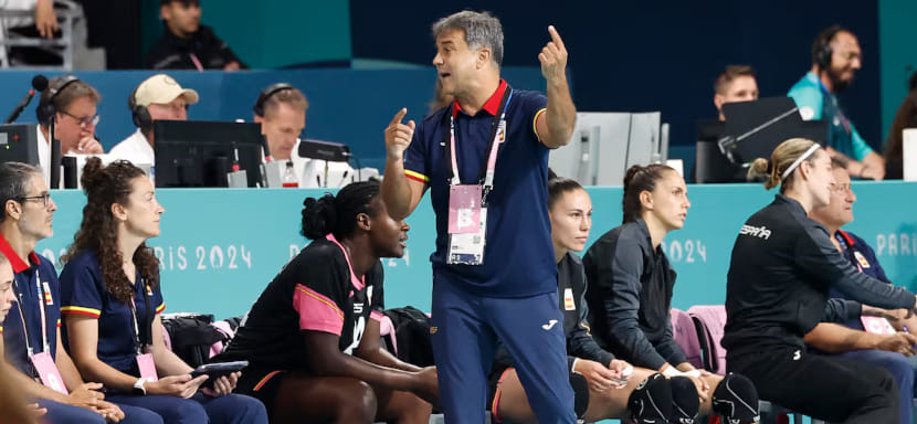 Федерация гандбола Испании уволила Амброса Мартина с поста главного тренера женской сборной. Новый рулевой "воительниц" — Хоакин Рокамора