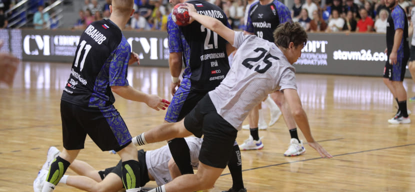 Краснодарский СКИФ  с разницей 2 мяча обыграл ставропольский "Виктор" во второй игровой день Кубка Лаврова