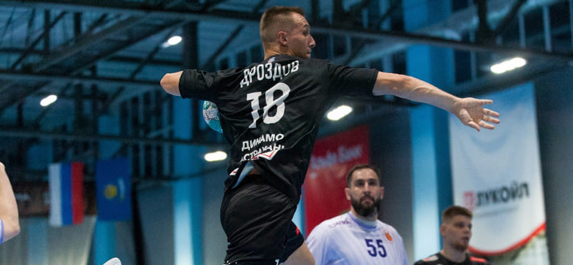 Астраханское "Динамо" рассталось с 30-летним правым крайним Максимом Дроздовым