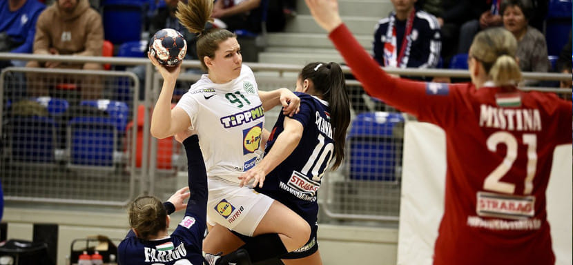 Венгрия. "Ференцварош" во второй раз в чемпионате сыграл вничью, "Дьёр" с преимуществом в 25 мячей разгромил в гостях "Будаёрш"