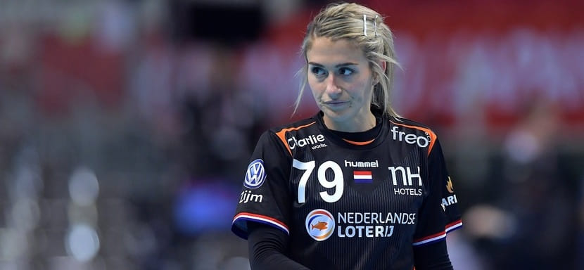 Дания. Трансферный слух. Сегодня вечером "Нюкебинг" может объявить о подписании контракта с нидерландской звездой Эставаной Полман