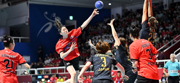 Мужская и женская сборные Южной Кореи победили сегодня в товарищеских матчах национальные команды Японии