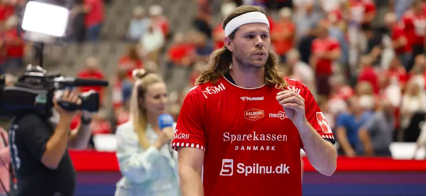 Дания. Трижды лучший игрок года по версии ИГФ Миккель Хансен возвращается. В четверг он приступит к тренировкам вместе с "Ольборгом"