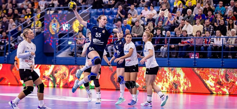 В женском чемпионате России сегодня играет сильнейшая шестёрка: матчи состоятся в Астрахани, Новороссийске и Москве