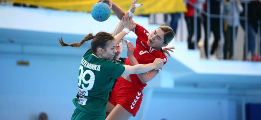 Украина. Львовская "Галичанка" дважды обыграла в Николаеве местный "Реал". Победная серия команды Виталия Андронова составляет 14 матчей