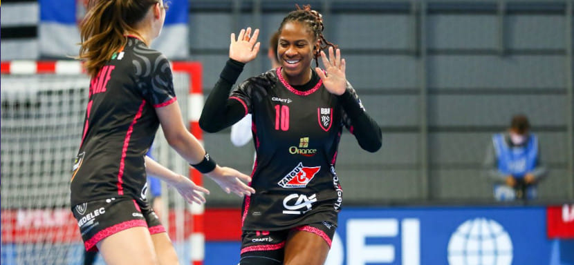 Франция. Лучшая левая крайняя минувшего чемпионата мира в Испании Корали Ляссурс продлила контракт с "Брестом" до 2024 года