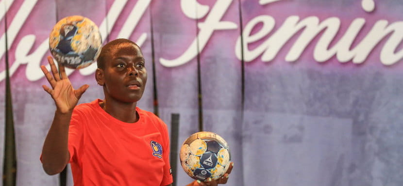 Франция. Официально. У правой крайней "Меца" Мелвин Деба обследование МРТ подтвердило разрыв крестообразной связки колена