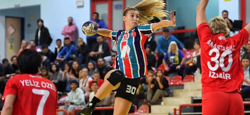 Кубок ЕГФ. 10 мячей Алёны Ихневой помогли "Коньяалты" одержать уверенную победу над "Ювентой" в первой полуфинальной игре