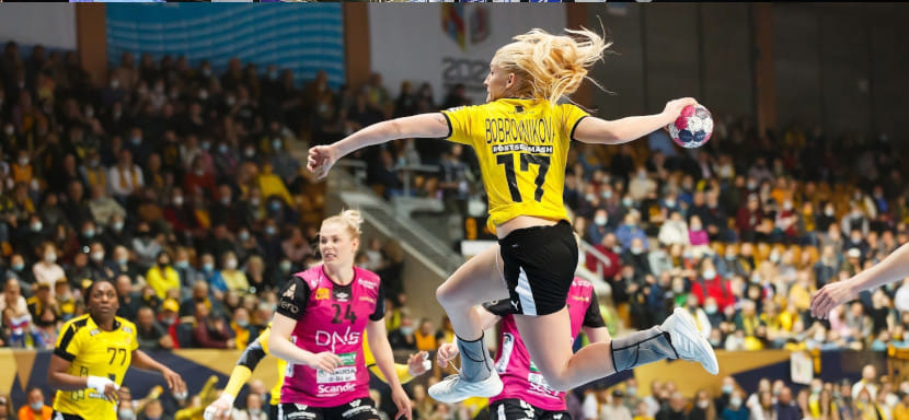 Суперлига. Владлена Бобровникова: "В нашей семье праздник Пасхи один из любимых. Мы с доченькой обязательно пойдем в церковь посвятить куличи"