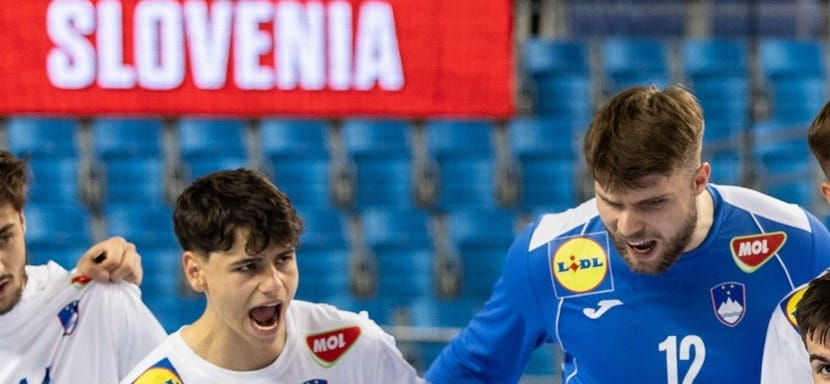 Сборная Словении обыграла венгров и с первого места вышла в четвертьфинал молодёжного чемпионата мира