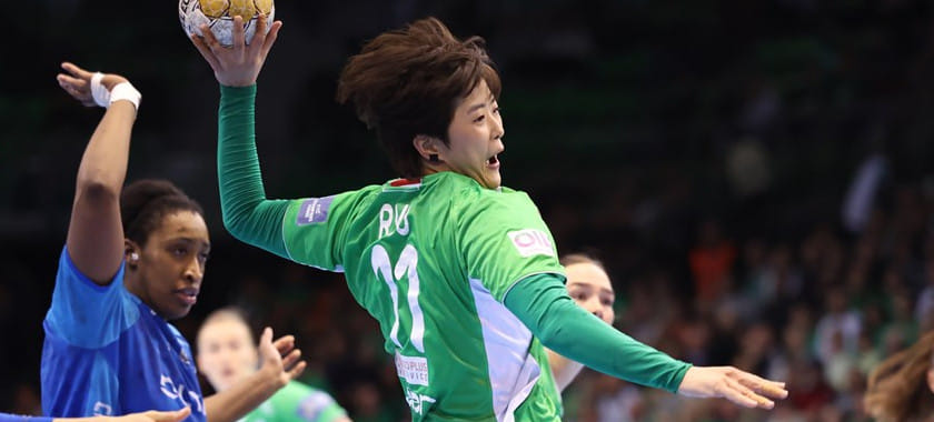 Лига чемпионов. Сегодня возобновится групповой этап турнира. "Крим" Дмитриевой сыграет с "Рапидом", "Брест" Масловой — с "Дебреценом"