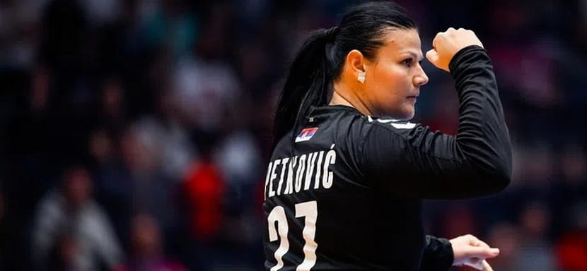 Голкипер сборной Сербии Гордана Петкович после скандального ухода из "Црвены Звезды" нашла новый клуб — это "Напредак" из Крушеваца