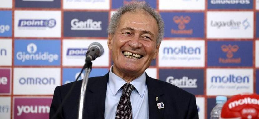 Источник: президент Международной федерации гандбола Хассан Мустафа не приедет на заключительные матчи женского ЧМ-2025