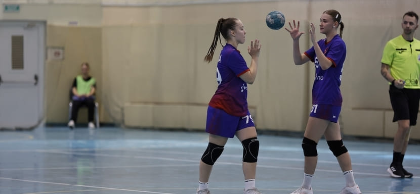 Тройка лидеров молодёжного первенства России среди девушек добилась синхронных побед