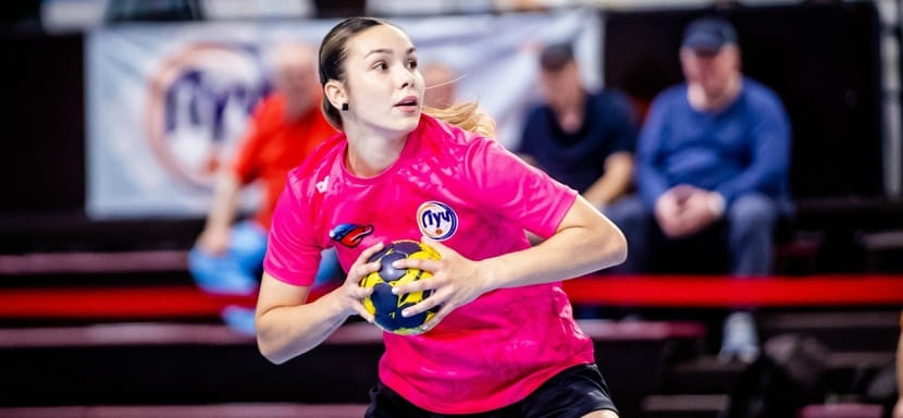 Левая крайняя Анастасия Селивёрстова, игравшая в этом сезоне в московском "Луче", продолжит карьеру в новороссийской "Черноморочке"