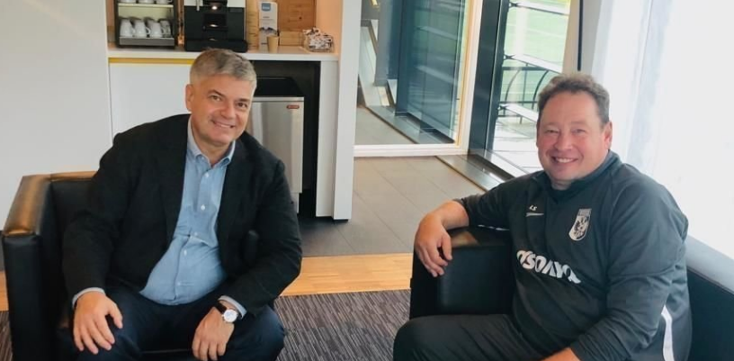 Глава Федерации гандбола России Сергей Шишкарев в Голландии побывал в гостях у известного футбольного тренера Леонида Слуцкого