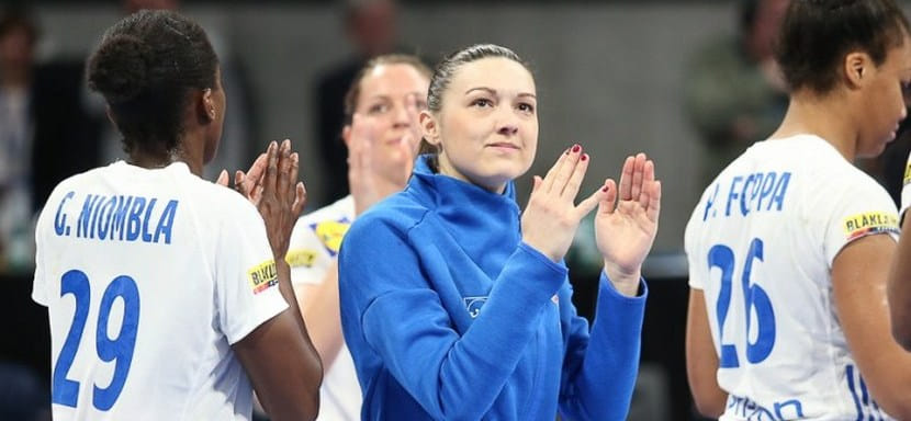 ЧЕ-2020. Главный тренер сборной Франции Оливье Крюмбольц дополнил состав команды Деборой Ляссурс и Бланден Дансетт