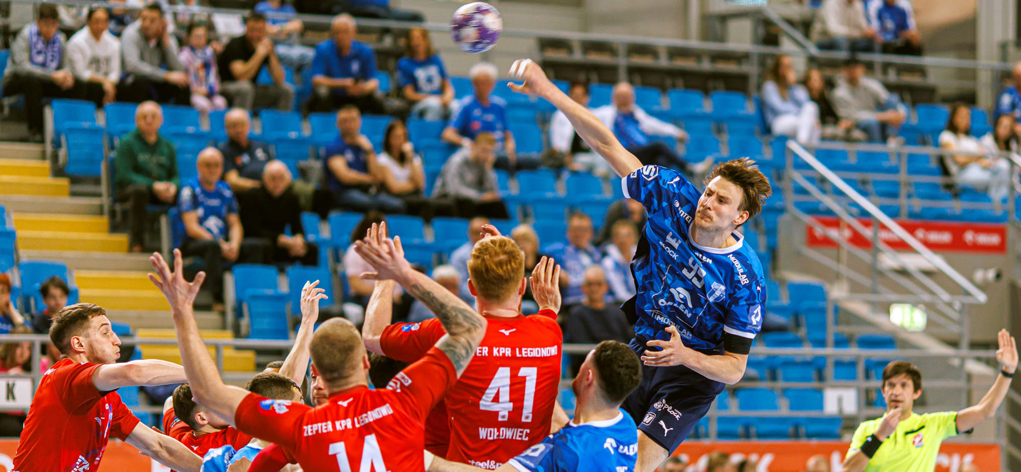 "Висла", у которой 4 мяча забросил Сергей Марк Косоротов, разгромила почти с двукратной разницей "Легионово", "Выбжеже" снова третий