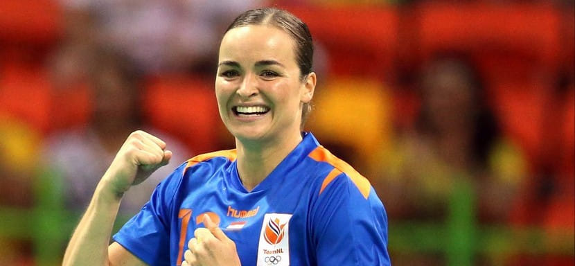 Линейная Иветт Брох вновь возобновила карьеру: она будет играть за "Брест", где заменит беременную Полетту Фоппа