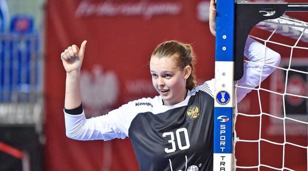 Анна Верещак: "Троюродный брат верит, что я буду защищать ворота сборной России на Олимпиаде. Если не в Токио, то уж точно в 2024 году в Париже"
