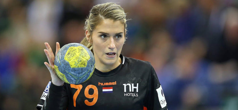 Дания. У левой полусредней "Эсбьерга" Эставаны Полман подтвердился разрыв крестообразной связки. Клуб намерен искать замену