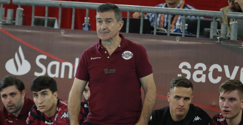 Главный тренер "Адемара" и сборной Аргентины Маноло Каденас: "Итоги Лиги чемпионов будут ненастоящими. Лучше было бы остановить турнир" 