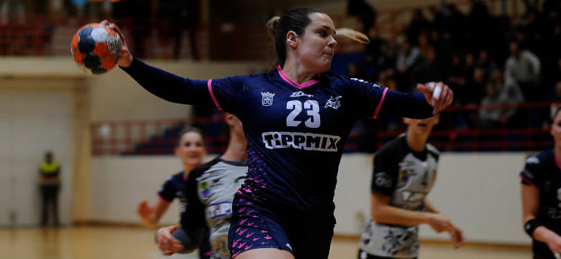 Венгрия. "Альба" дома одержала волевую победу над "Кишвардой". Гостьи за второй тайм смогли забросить лишь 5 мячей