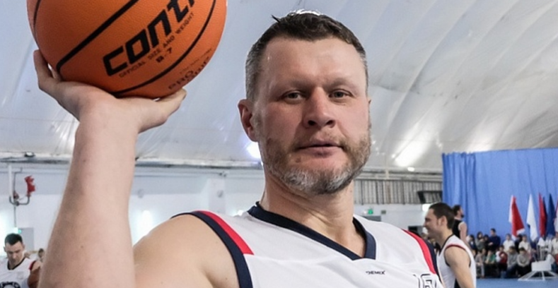 Дмитрий Кузелев: "Конкуренция движет прогресс. Необходимы хотя бы пять-шесть клубов, которые на равных сражались бы за чемпионство"