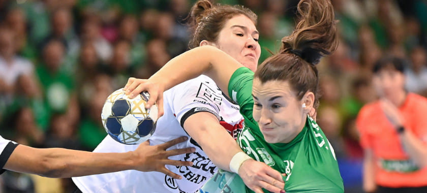 "Дьёр" потерпел первое поражение в сезоне, дома в Лиге чемпионов уступив "Дебрецену". "Мец" на своей площадке победил "Сторхамар"