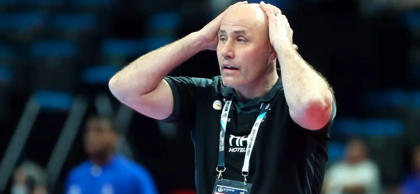 Главный тренер мужской сборной Нидерландов Эрлингур Рикардссон отправлен в отставку. Исландец возглавлял команду с 2017 года