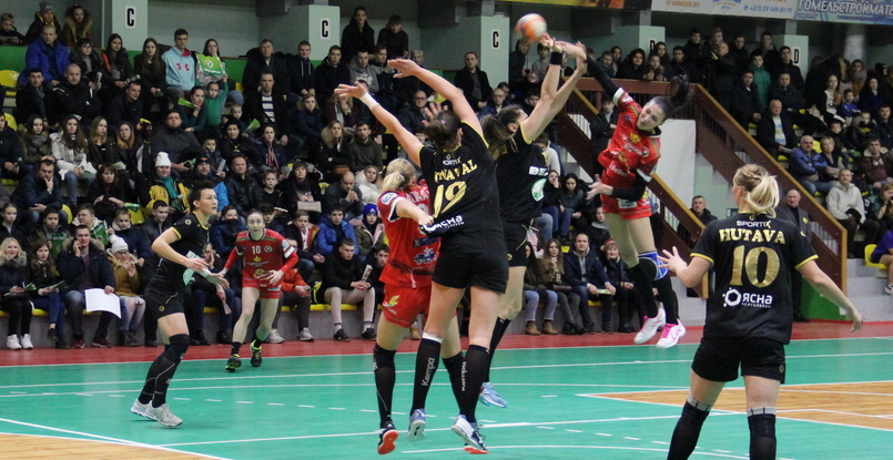 Беларусь. В поединке главных претендентов на победу в женском чемпионате "Гомель" дома разгромил минский БНТУ-БелАЗ