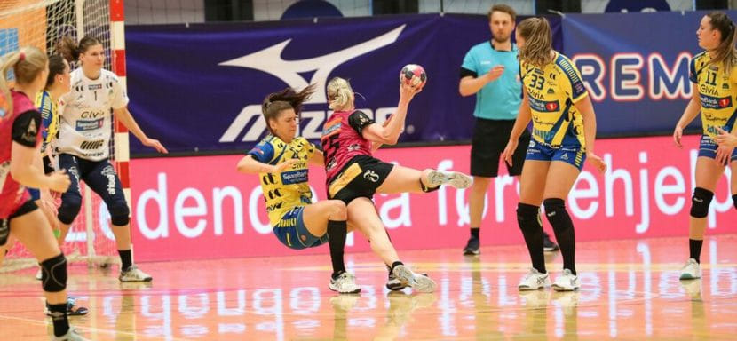 Соперник ЦСКА в "финале четырех" Лиги чемпионов "Кристиансанд" стал победителем чемпионата Норвегии, разгромив в финале "Сторхамар"